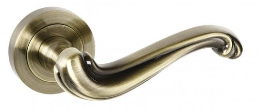 Old English Colchester Lever On Round Rose Pair Of Door Handles In Antique Brass