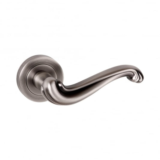 Old English Colchester Lever On Round Rose Pair Of Door Handles In Matt Gun Metal