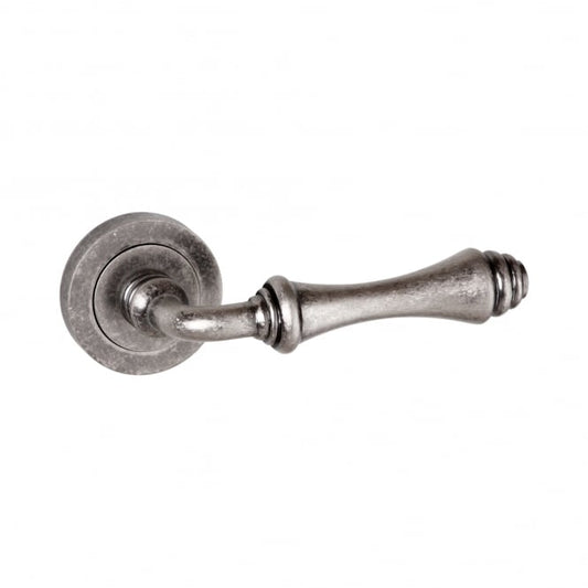 Old English Durham Lever On Round Rose Pair Of Door Handles In Distressed Silver