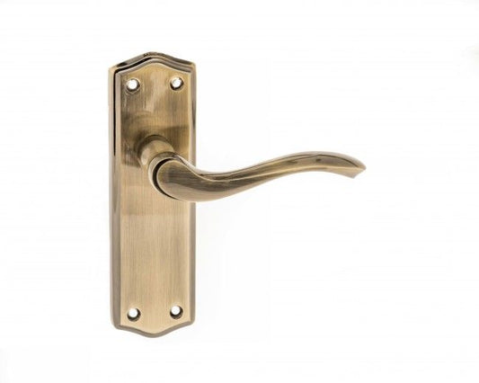 Old English Warwick Lever On Backplate Pair Of Door Handles In Antique Brass